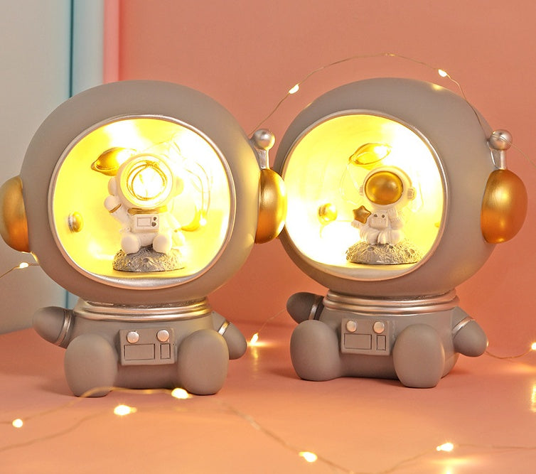 Astronaut Night Light Piggy Bank: Cute Resin Decor for Home & Desk - Minihomy