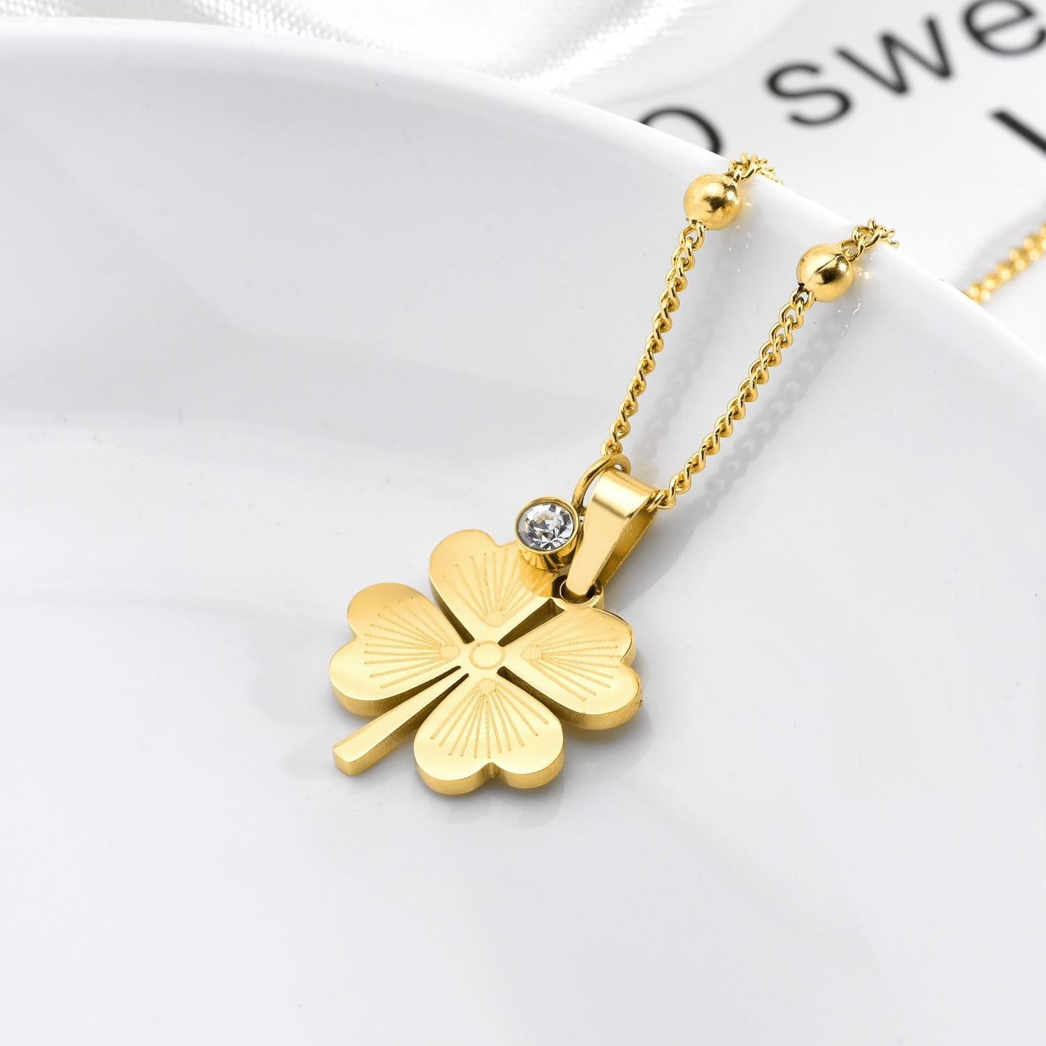 Diamond Hollow Pattern Love Clover Necklace - Minihomy