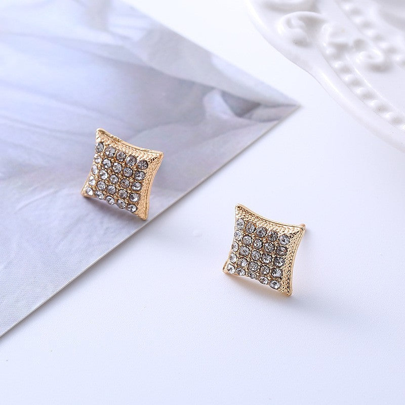 Titanium Steel Small Ear Studs: Simple Retro Minority Light Luxury Temperament Earrings For Women