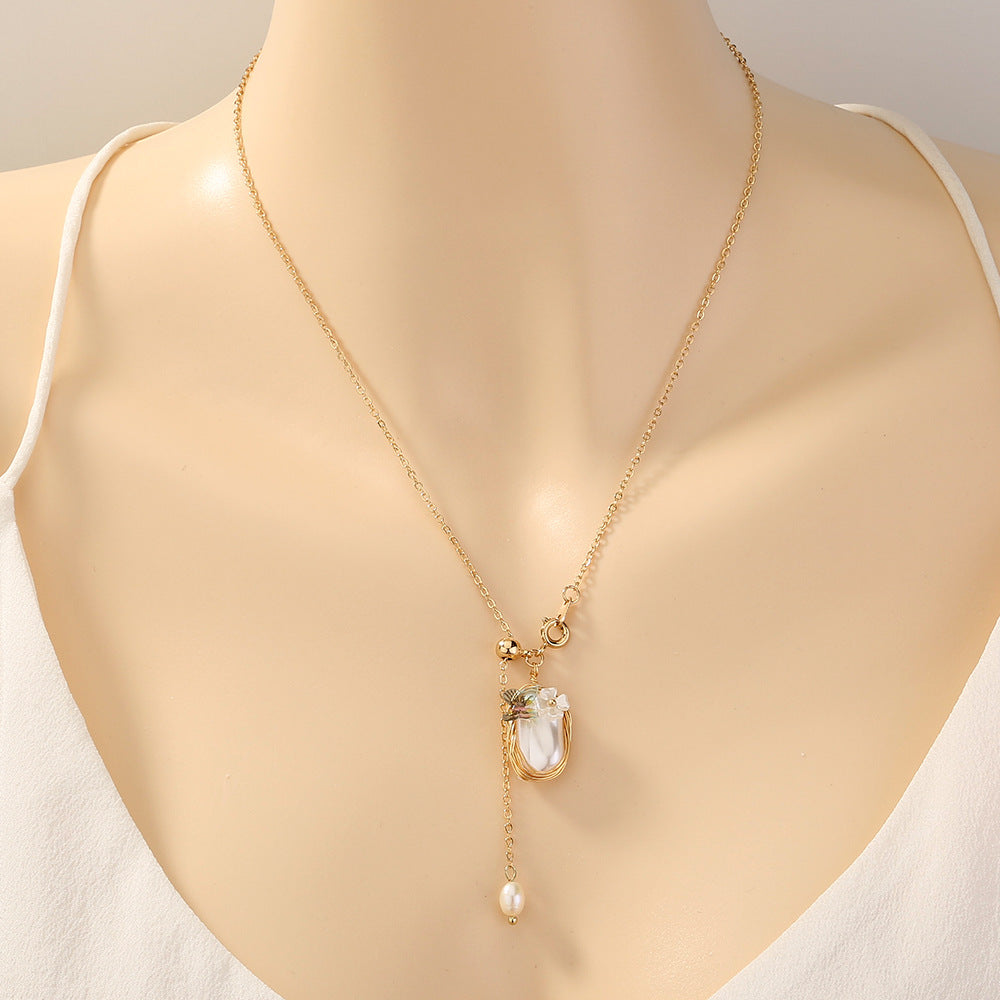 Women's Vintage Court Style Pure White Pearl Green Natural Stone Pendant Necklace