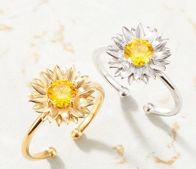 Korean Daisy Flower Elegant Opening Rings for Women - Adjustable Wedding Engagement Statement Jewelry Gift